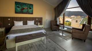 Отель AlmaBagi Hotel&Villas Губа Номер с кроватью размера «king-size» и видом на горы-5