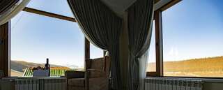 Отель AlmaBagi Hotel&Villas Губа Номер с кроватью размера «king-size» и видом на горы-8